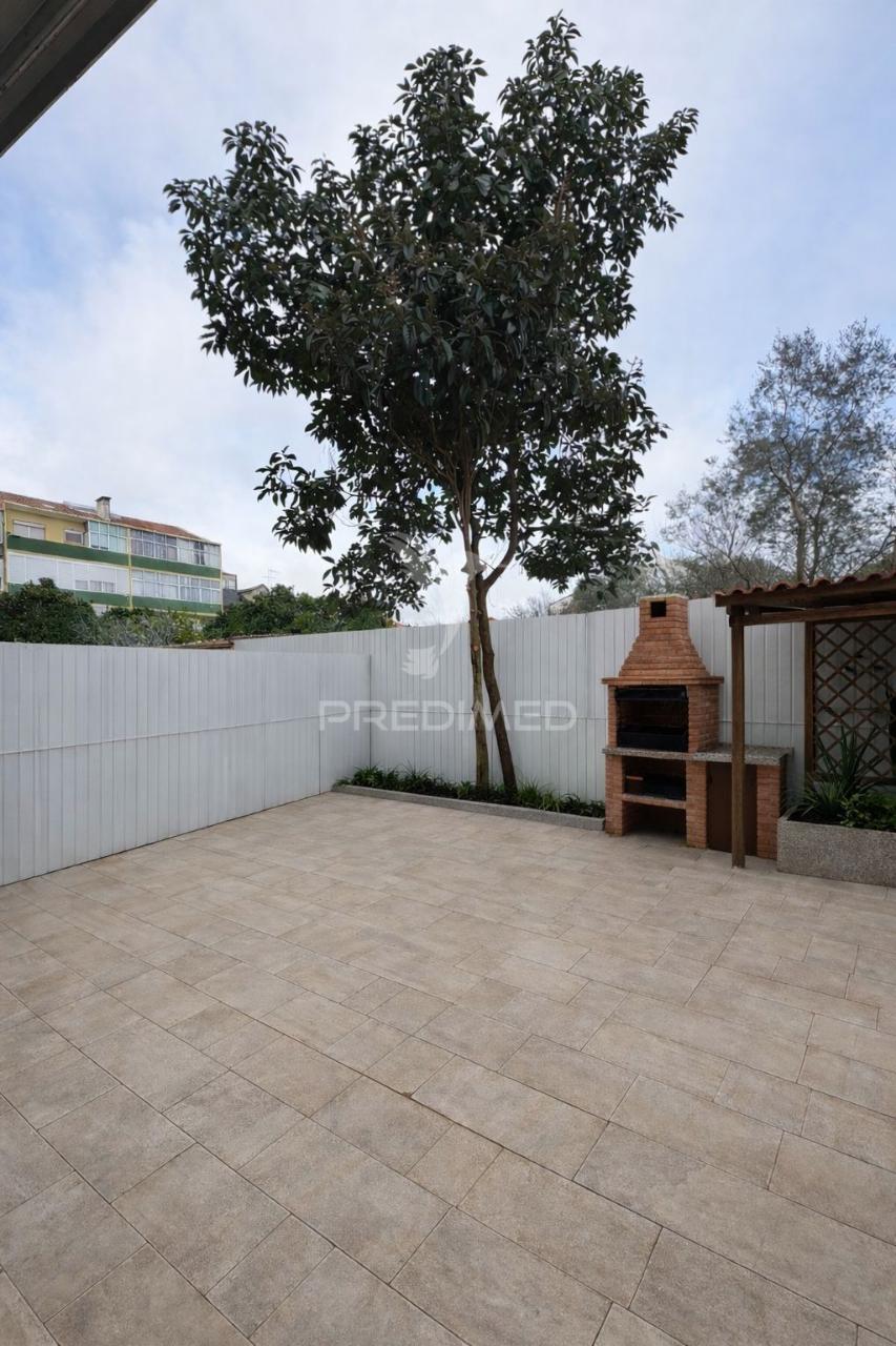 T2 com terraço privativo e churrasqueira | seixal