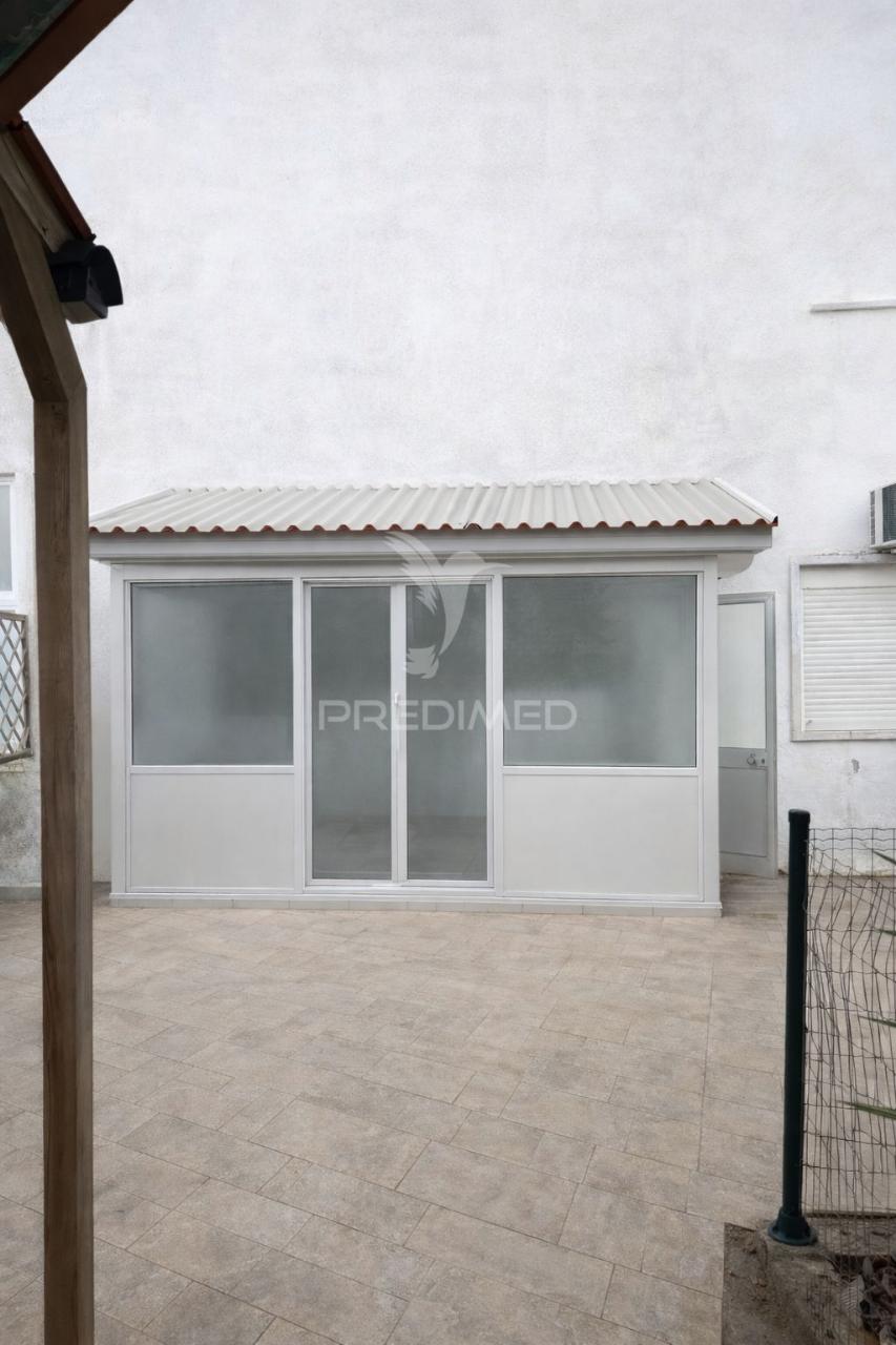 T2 com terraço privativo e churrasqueira | seixal