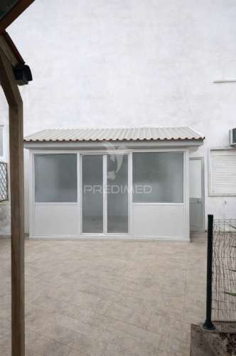 T2 com terraço privativo e churrasqueira | seixal