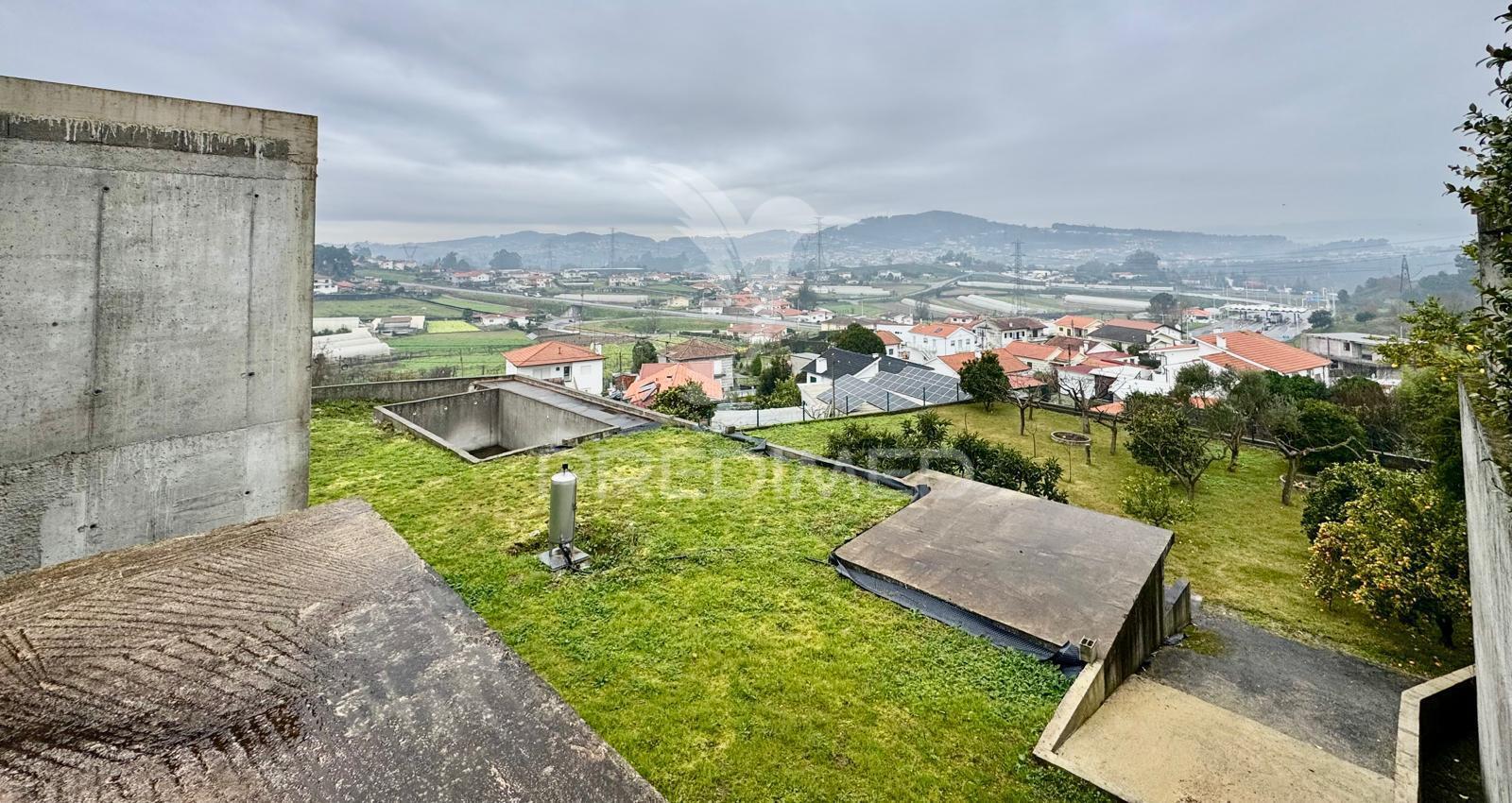 Moradia t4 nova com "piscina" em serzedelo, guimarães