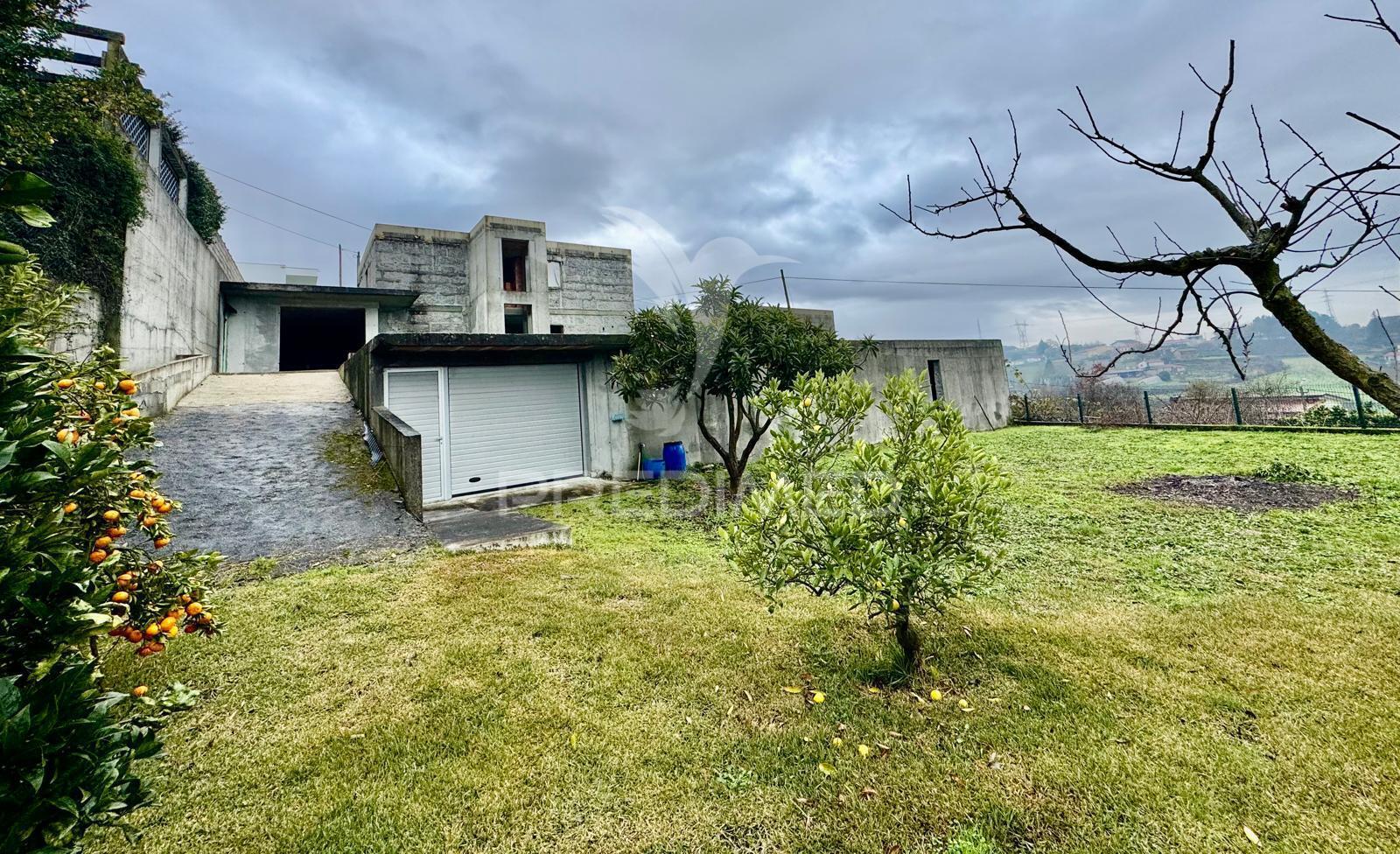 Moradia t4 nova com "piscina" em serzedelo, guimarães