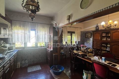 Moradia isolada t4 | 260 m² de construção | lote de 525 m² | piscina | excelente oportunidade de personalização