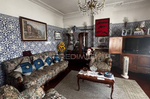 Moradia isolada t4 | 260 m² de construção | lote de 525 m² | piscina | excelente oportunidade de personalização