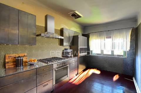 Moradia isolada t4 | 260 m² de construção | lote de 525 m² | piscina | excelente oportunidade de personalização