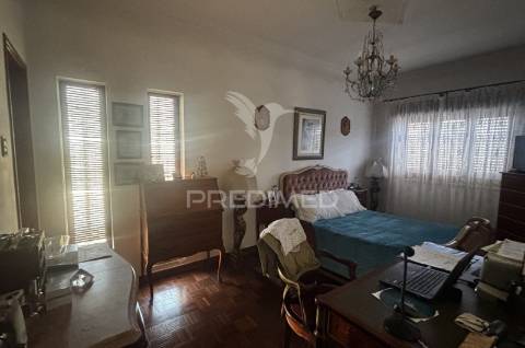 Moradia isolada t4 | 260 m² de construção | lote de 525 m² | piscina | excelente oportunidade de personalização