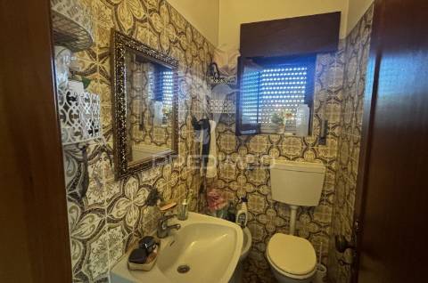 Moradia isolada t4 | 260 m² de construção | lote de 525 m² | piscina | excelente oportunidade de personalização