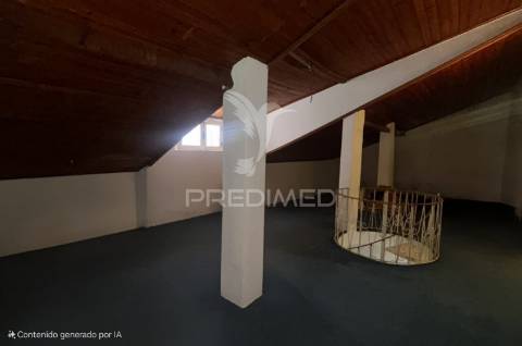 Moradia isolada t4 | 260 m² de construção | lote de 525 m² | piscina | excelente oportunidade de personalização