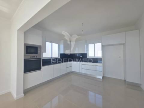 Moradia t3 em santa cruz