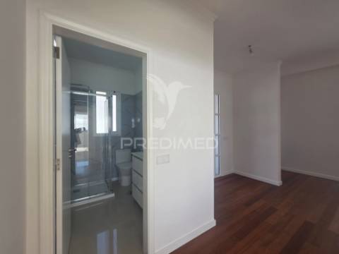 Moradia t3 em santa cruz