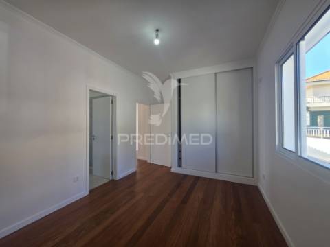 Moradia t3 em santa cruz