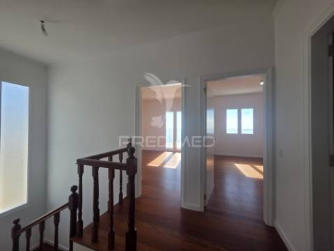 Moradia t3 em santa cruz