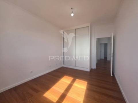 Moradia t3 em santa cruz