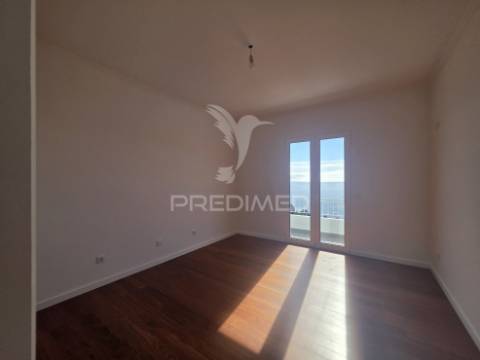 Moradia t3 em santa cruz