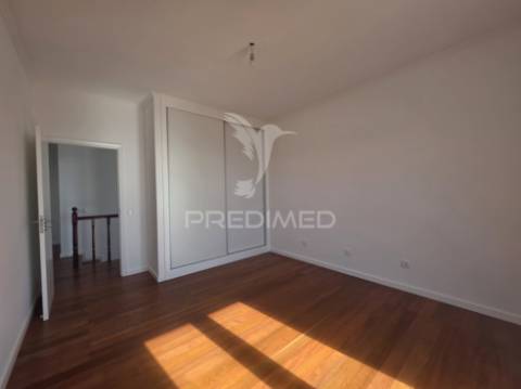 Moradia t3 em santa cruz