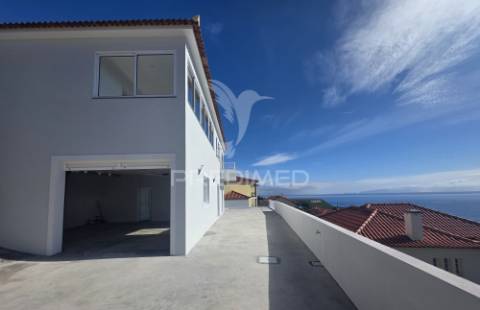 Moradia t3 em santa cruz