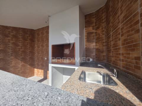 Moradia t3 em santa cruz