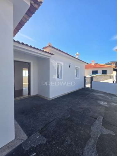 Moradia t3 em santa cruz