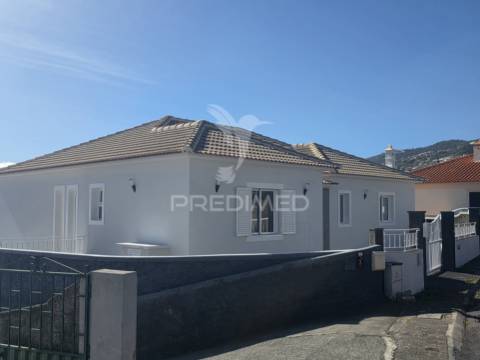 Moradia t3 em santa cruz