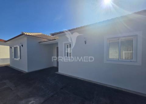 Moradia t3 em santa cruz