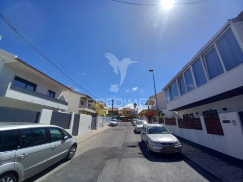 Moradia t3+3 em madorna, cascais