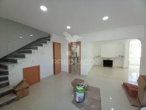 Moradia t3+3 em madorna, cascais