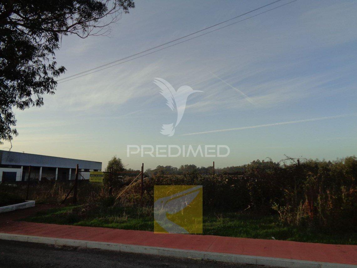 Terreno urbano no cimo de vila em são joão de ovar. classificado com espaço urbano de baixa densidade.