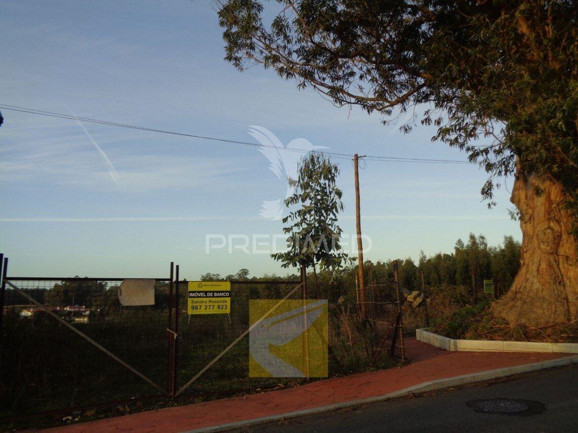Terreno urbano no cimo de vila em são joão de ovar. classificado com espaço urbano de baixa densidade.