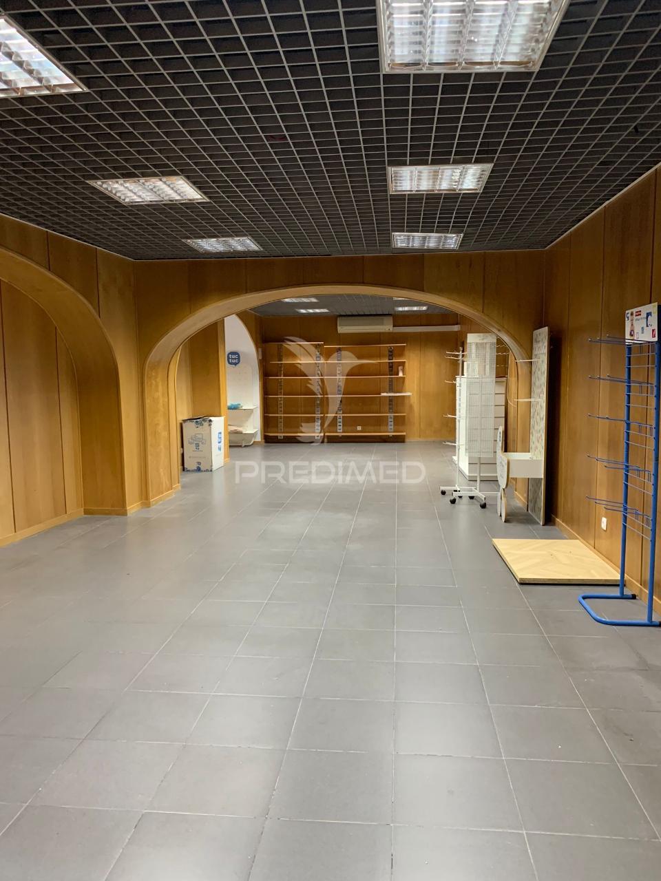 Arrenda se loja baixa de setúbal  1300€