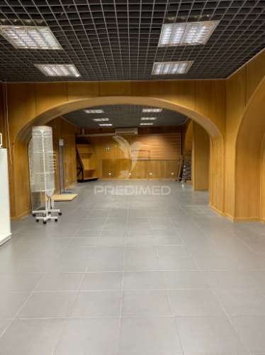 Arrenda se loja baixa de setúbal  1300€