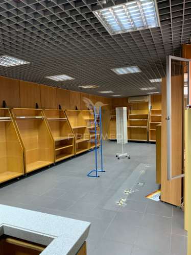 Arrenda se loja baixa de setúbal  1300€