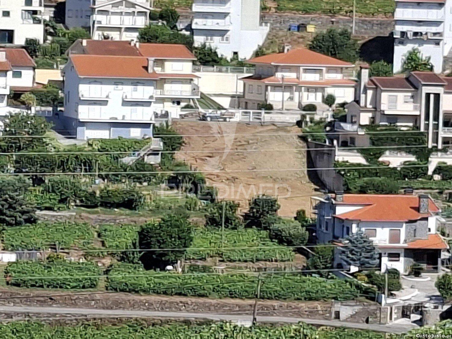 Terreno com 802 m2 – oportunidade única com viabilidade de construção em são joão de lobrigos, santa marta de penaguião
