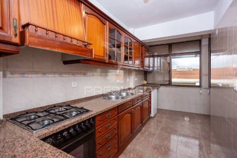 Apartamento t2 no centro da cruz de pau