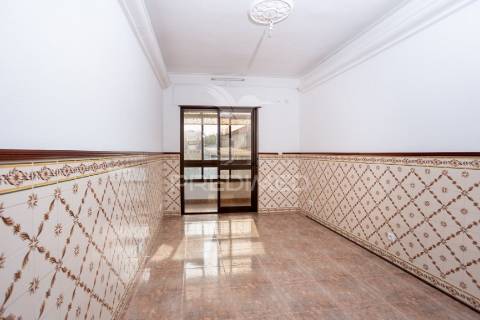 Apartamento t2 no centro da cruz de pau