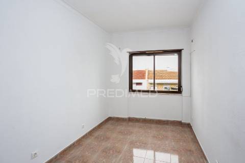 Apartamento t2 no centro da cruz de pau