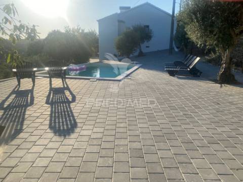 Moradia t3 com piscina junto à barragem de castelo de bode