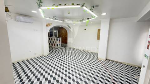 Loja comercial na zona ribeirinha de constância com elevado potencial