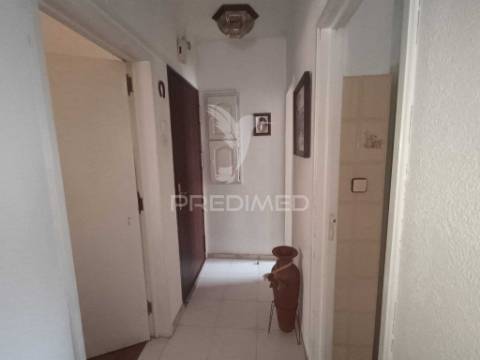 Apartamento com três quartos e excelente localização em zona tranquila