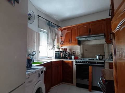 Apartamento com três quartos e excelente localização em zona tranquila