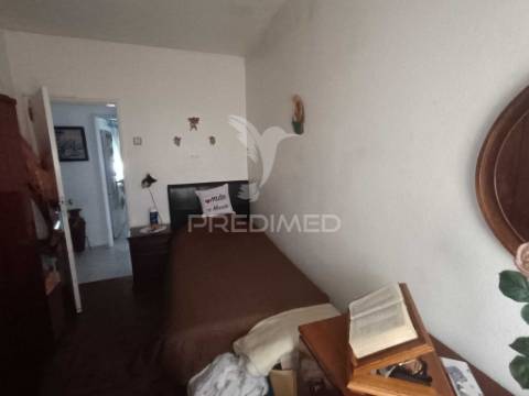 Apartamento com três quartos e excelente localização em zona tranquila