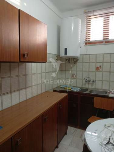 Moradia com quintal e garagem