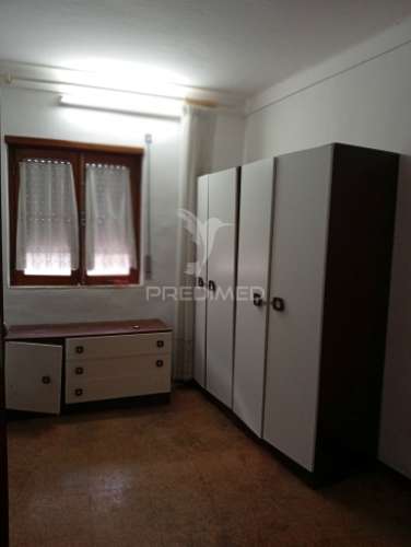 Moradia com quintal e garagem