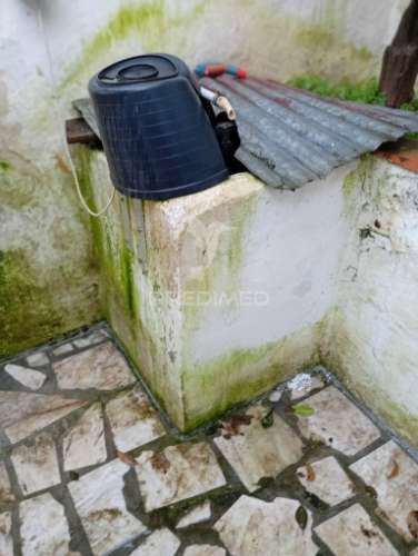 Moradia com quintal e garagem