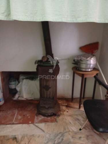 Moradia com quintal e garagem