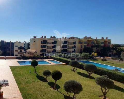 Apartamento t2 exclusivo com piscina e 2 lugares de estacionamento em vilamoura