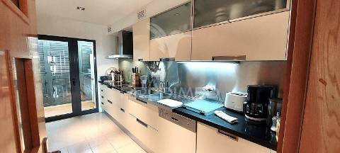 Apartamento t2 exclusivo com piscina e 2 lugares de estacionamento em vilamoura