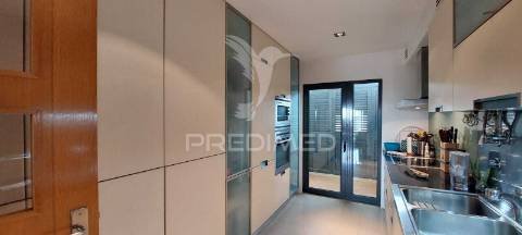 Apartamento t2 exclusivo com piscina e 2 lugares de estacionamento em vilamoura