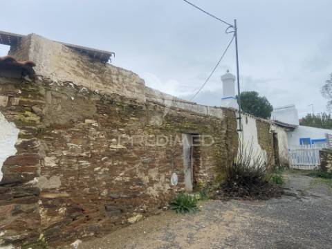 Moradia t2 totalmente remodelada, em hortinhas - alandroal