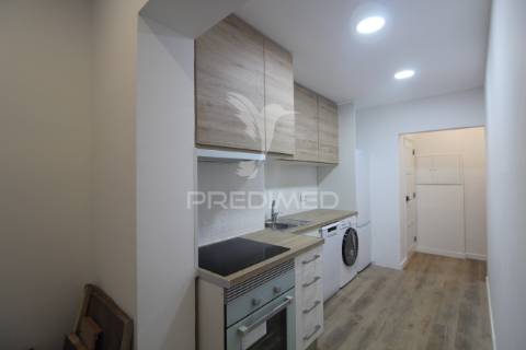 T1 remodelado junto à igreja da bx. da banheira