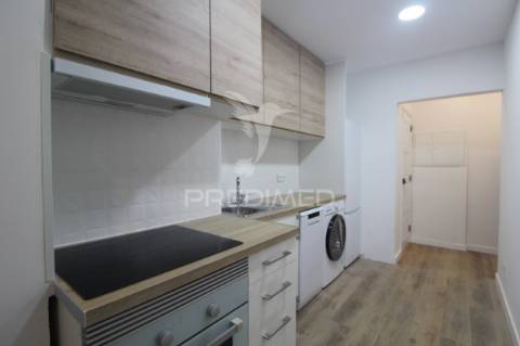 T1 remodelado junto à igreja da bx. da banheira