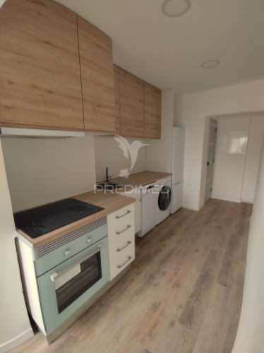 T1 remodelado junto à igreja da bx. da banheira